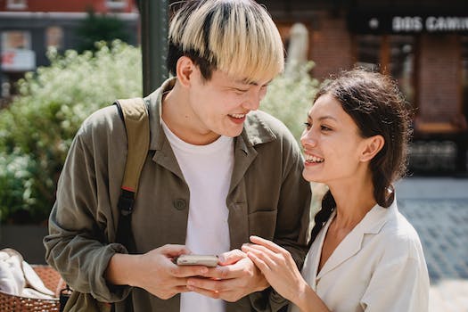 The impact of Omegle chat on long-distance relationships